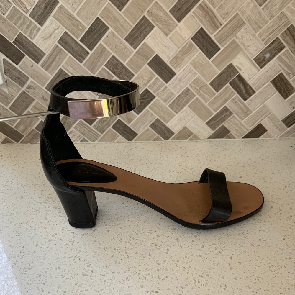 CHLOE black strap w/ silver tone ankle bracelet